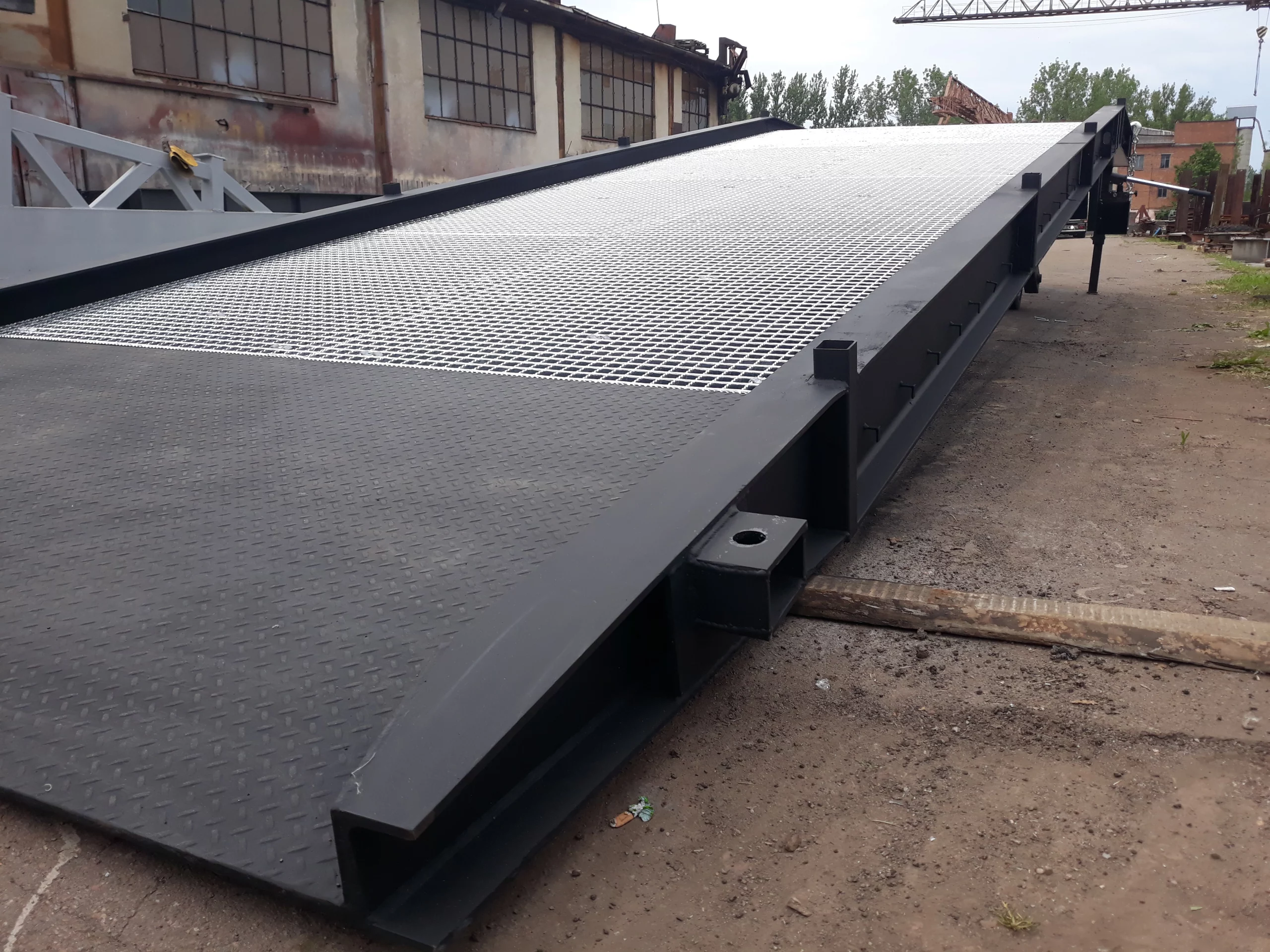 Купити-Мобільну-Гідравлічну-Рампу